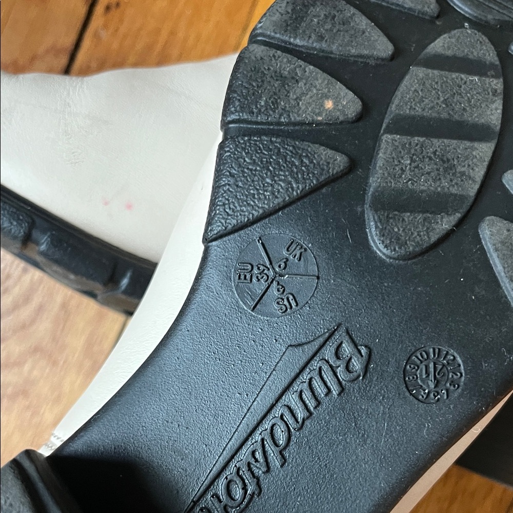 Blundstone Off-White Leather Boots - Picture 5 of 5